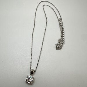 NIB Verozi 2ct (8mm) Moissanite stone solitaire necklace in sterling silver!